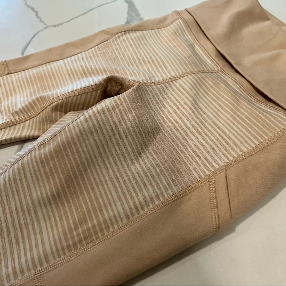 Offline by Aerie women's The‎ Hugger Foldover legging high rise small beige NWOT - Picture 11 of 15